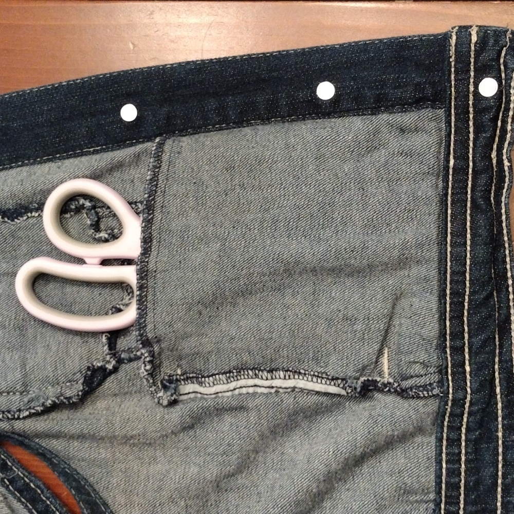 Wallflower Juniors Size XL Distressed Denim Vest, Dark wash denim blue - Picture 4 of 7
